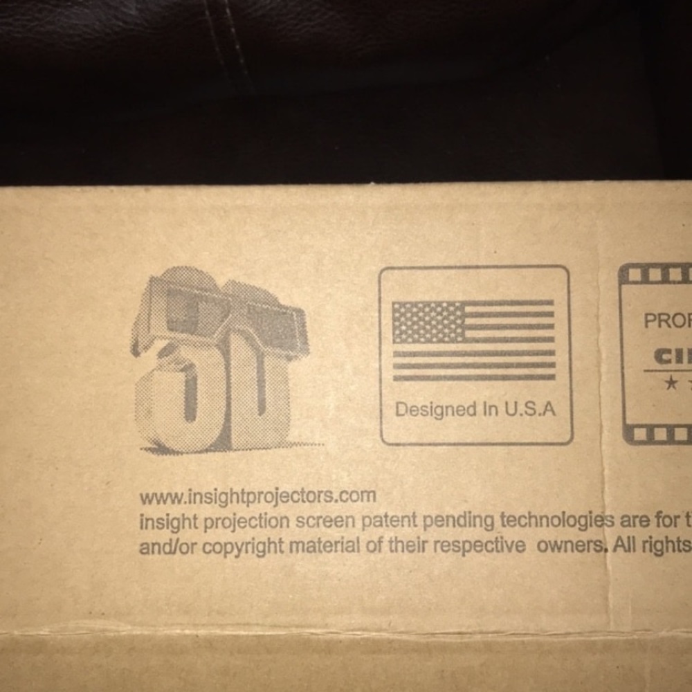 Insight 72” Manual Projector Screen - Picture 2 of 8
